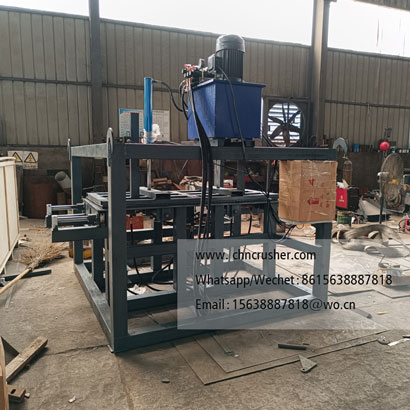 Solar panel/photovoltaic panel frame removal machine